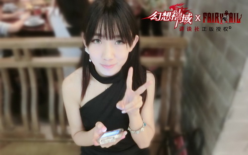 不高兴joanna是LOL、炉石传说等游戏的资深播主，同时也是《幻想神域》的高玩