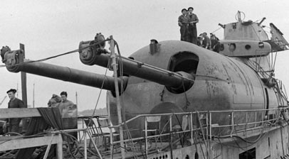 1941年在美国维修，可见其主炮及炮口的水密结构